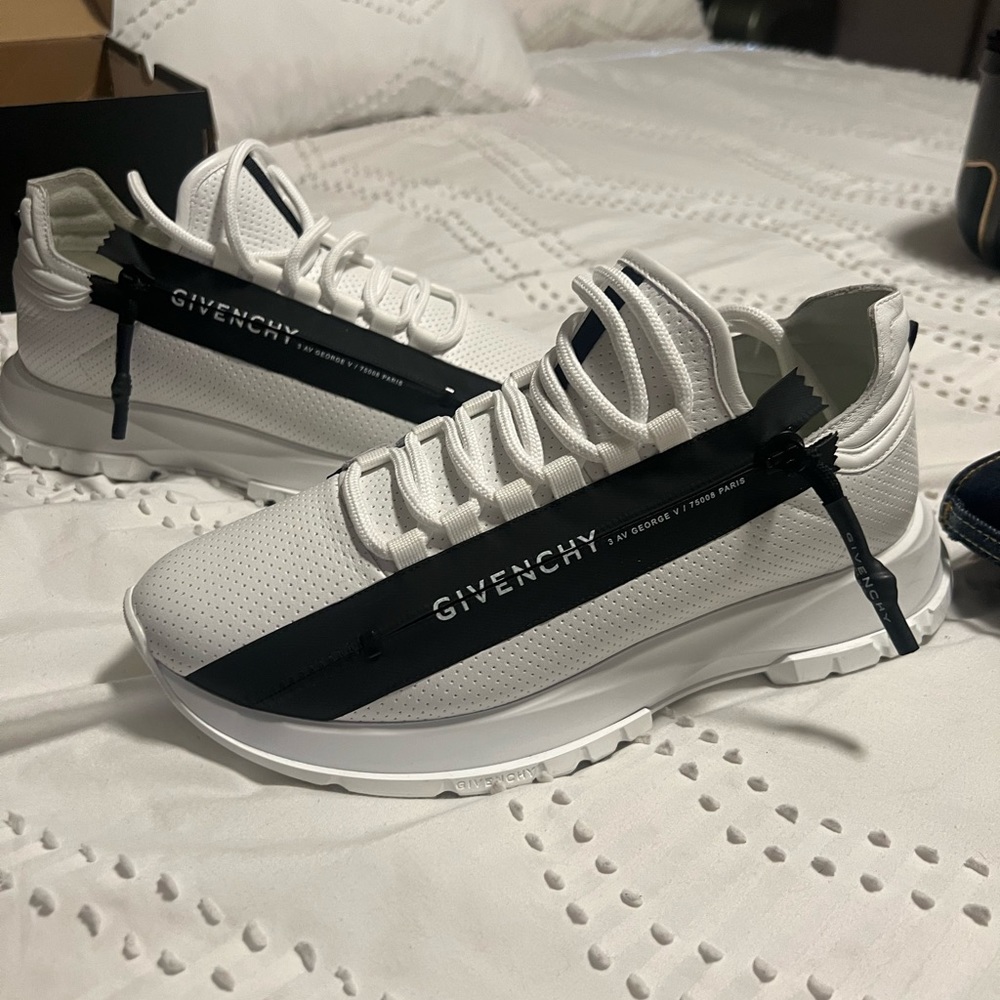 Givenchy 100% authentic men’s Spectre runner sneakers